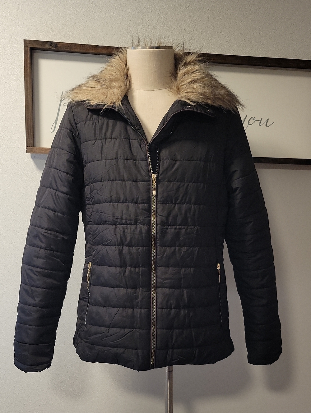 Women's Black Quilted Puffer Jacket with Faux Fur Trim